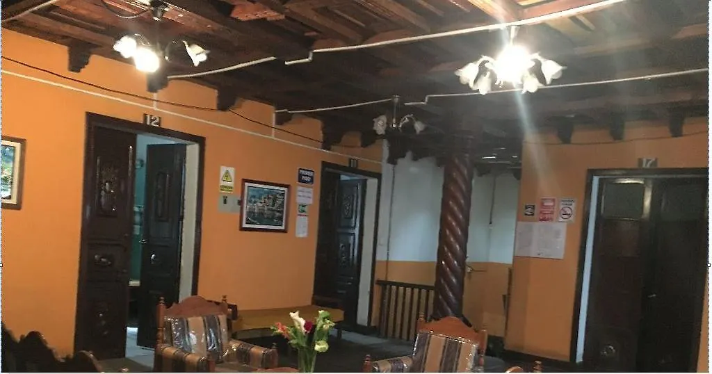 Hostal La Chorrera Quito Guest house